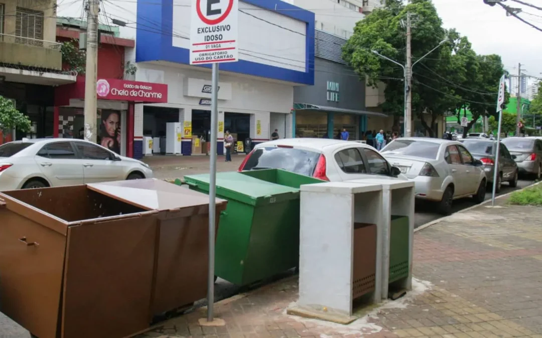 Campo Grande completa 1 ano sem parquímetro e carros ‘moram’ em vagas do Centro