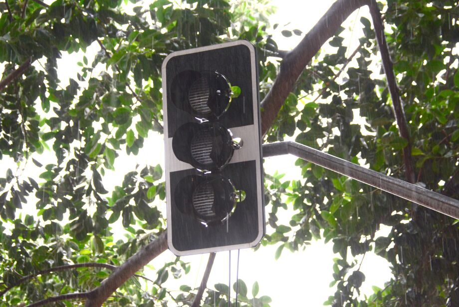 Sem licitação, Agetran renova contrato de R$ 51 mi para manutenção de semáforos