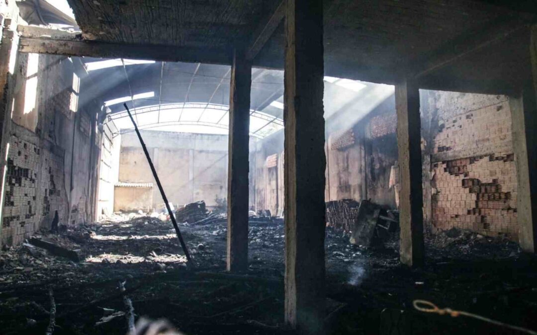 Furtado mesmo após incêndio, galpão destruído na Ernesto Geisel guardava peças de carros