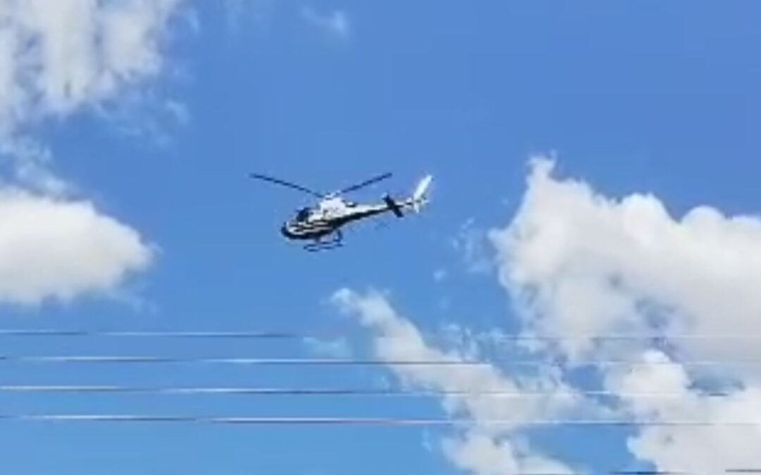 Em perseguição, carro atropela mulher e polícia pede apoio de helicóptero em Campo Grande