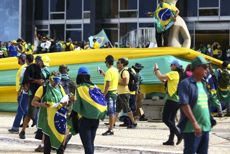 Fux diz que 8/1 não merece data comemorativa e barra ‘Dia do Patriota’ em Porto Alegre