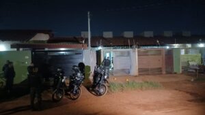 Joias e cartões são encontrados em casa de homem morto em confronto com o Choque
