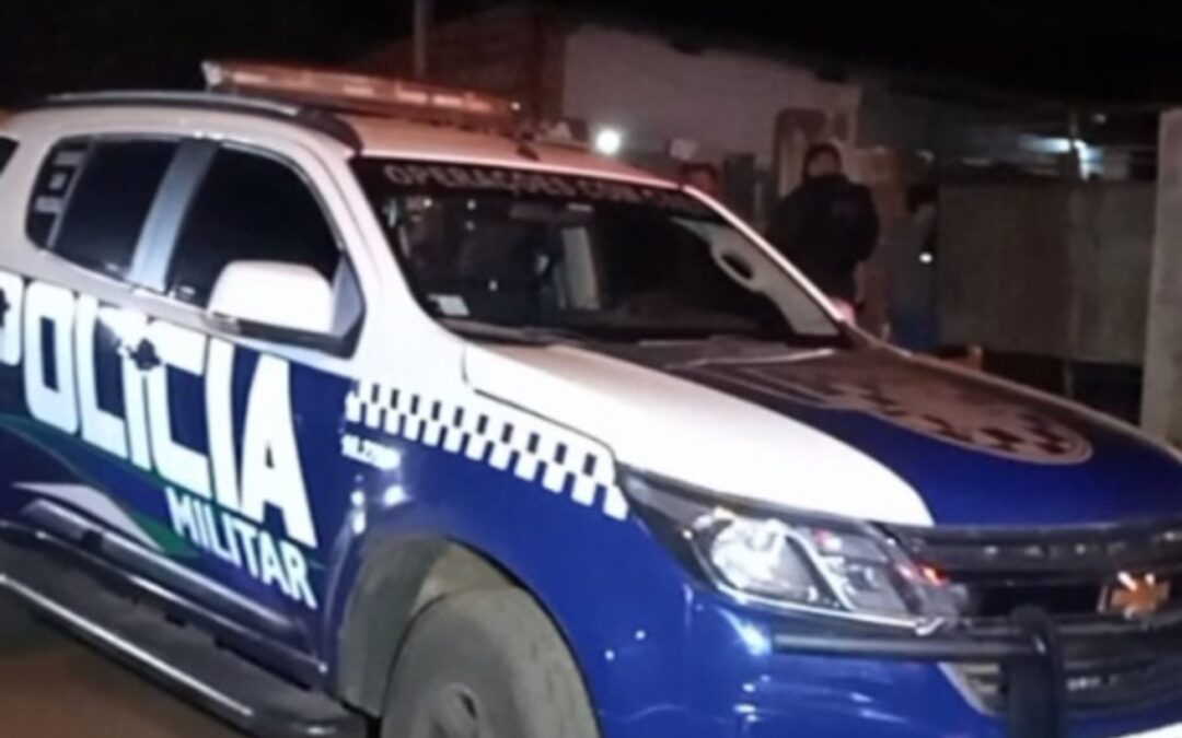 Vítima de feminicídio, mulher é morta com facada no pescoço e homem preso em flagrante