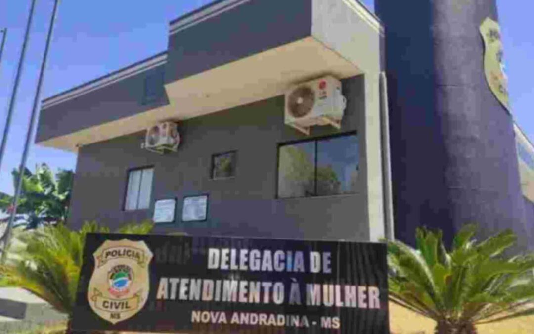 Mulher faz pedido de socorro em status do WhatsApp após ser mantida em cárcere por 1 mês pelo marido