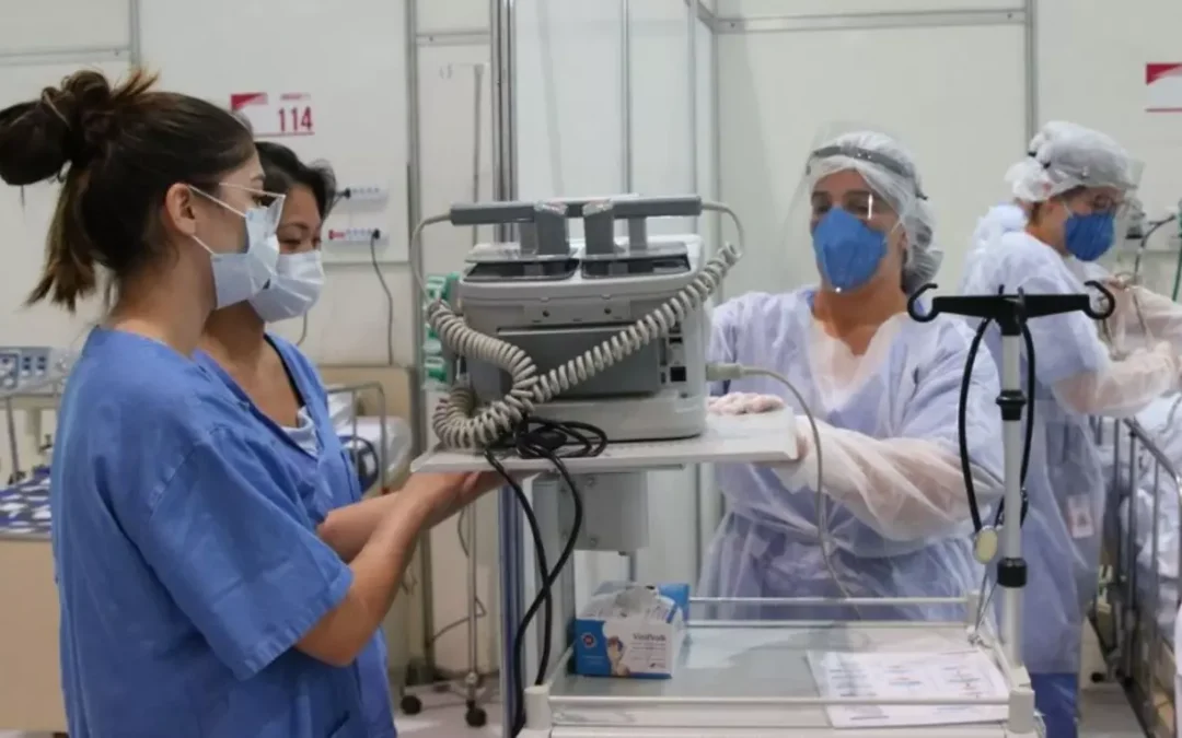 Piso da enfermagem: de heróis da pandemia à luta para receber salário estabelecido em lei