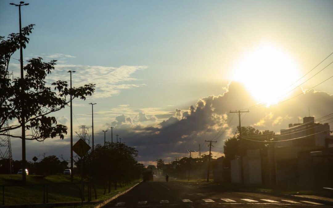 Calor passa dos 39°C em 11 cidades, mas frente fria deve derrubar temperaturas no domingo