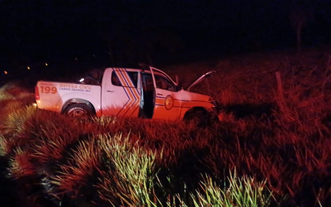 Caminhonete da Defesa Civil colide contra vaca que atravessou pista e sargento da PM morre na MS-080