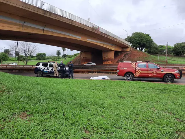 Homem cai de viaduto da Avenida Salgado Filho, é atingido por carro e morre
