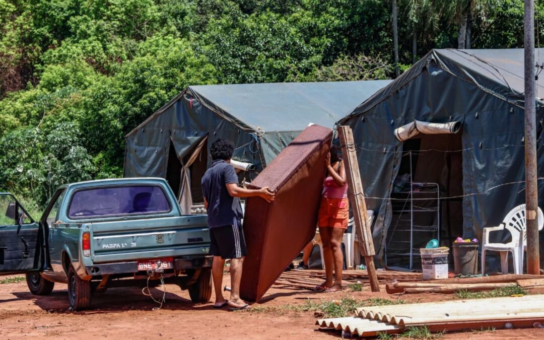 Famílias começam a ser retiradas do Mandela, mas espera pelas casas ainda será longa