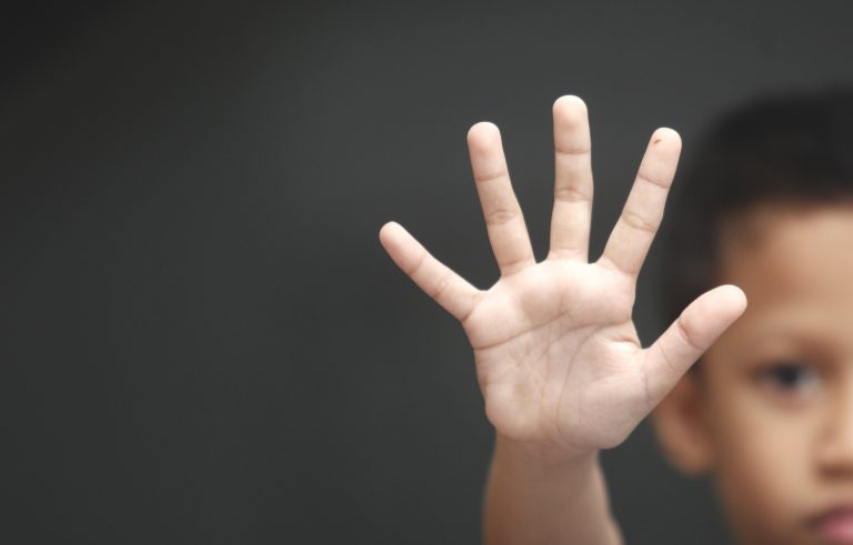 Nova lei torna hediondo o crime de sequestro de crianças; bullying e cyberbullying passam a ser crime