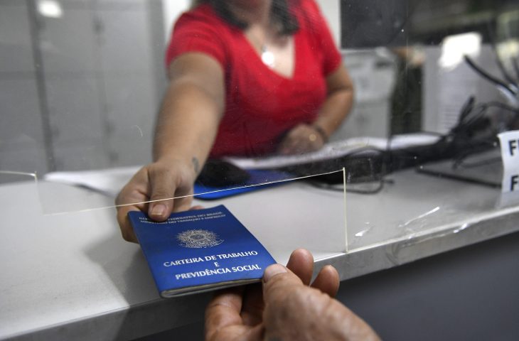 De farmacêutico a garçom, Funtrab oferece mais de 2 mil vagas de emprego em Campo Grande