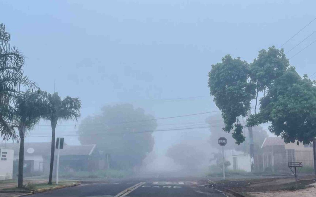 Campo Grande amanhece com neblina causada por frente fria que derruba temperaturas em MS