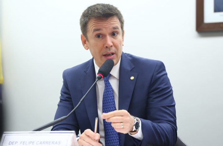 Projeto estabelece critério para tributação de empresas de formatura