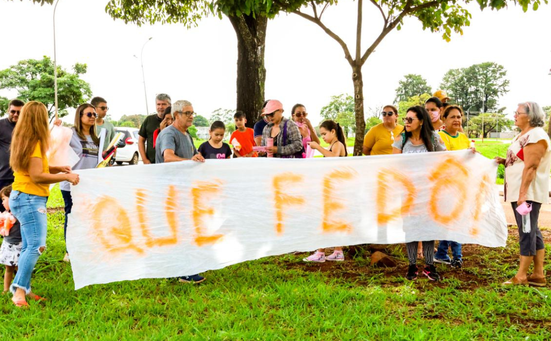 No Nova Campo Grande, moradores protestam contra ‘cheiro de podridão’ e cobram providências