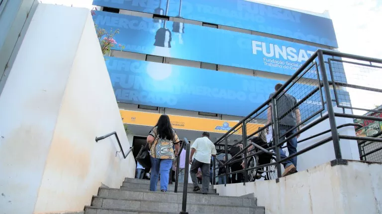 Funsat anuncia 2 mil vagas de emprego em 189 funções nesta segunda-feira (25)