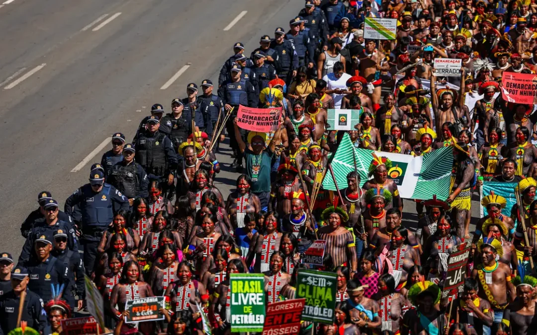 Indígenas em Brasília divulgam reivindicações aos Três Poderes