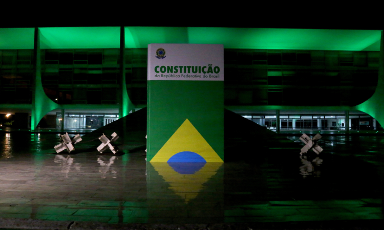 STF decide por unanimidade que artigo 142 da Constituição não dá ‘poder moderador’