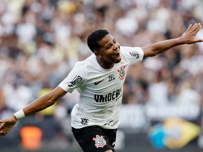 Em tarde iluminada, Wesley marca dois gols e Timão vence primeira no Brasileirão
