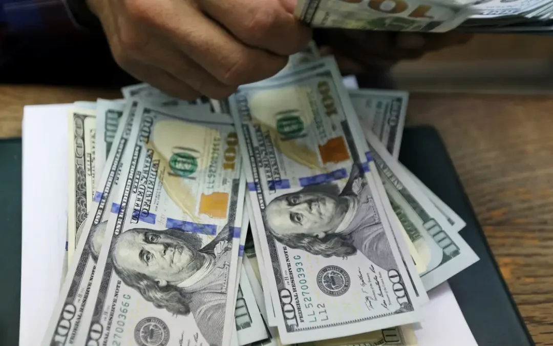 Dólar sobe para R$ 5,42 às vésperas do Copom