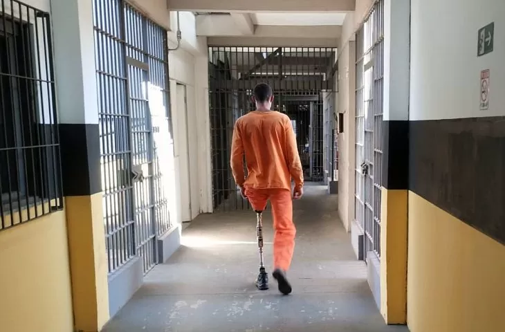 Com foco na humanização, ação na Gameleira I transforma vida de interno com dificuldade de locomoção