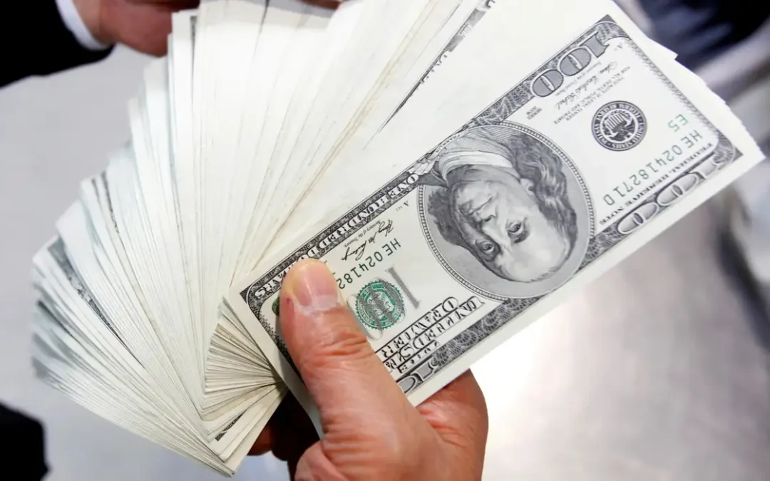 Dólar sobe para R$ 5,29 e atinge maior valor desde janeiro de 2023