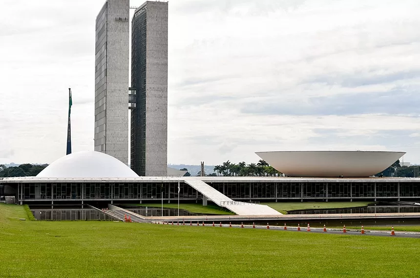 Senado vai debater PEC que perdoa e parcela dívidas dos partidos políticos