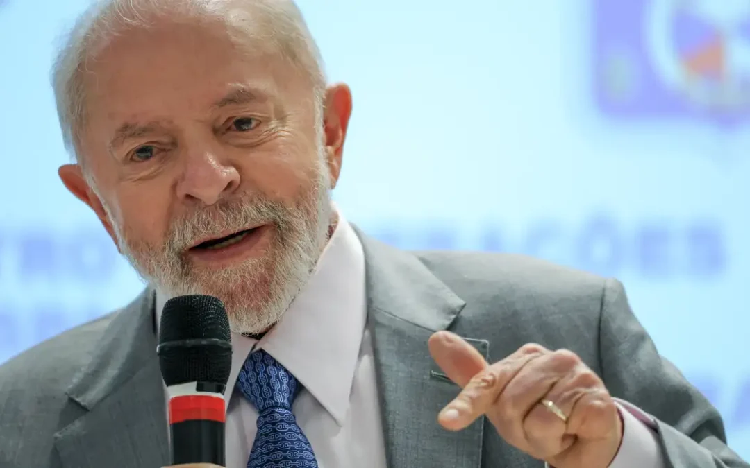 Lula critica privatizações de empresas públicas em visita à Telebras