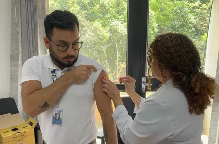 SES inicia imunização de trabalhadores na campanha ‘Saúde Vacina Mais: Cuidar de Quem Cuida’