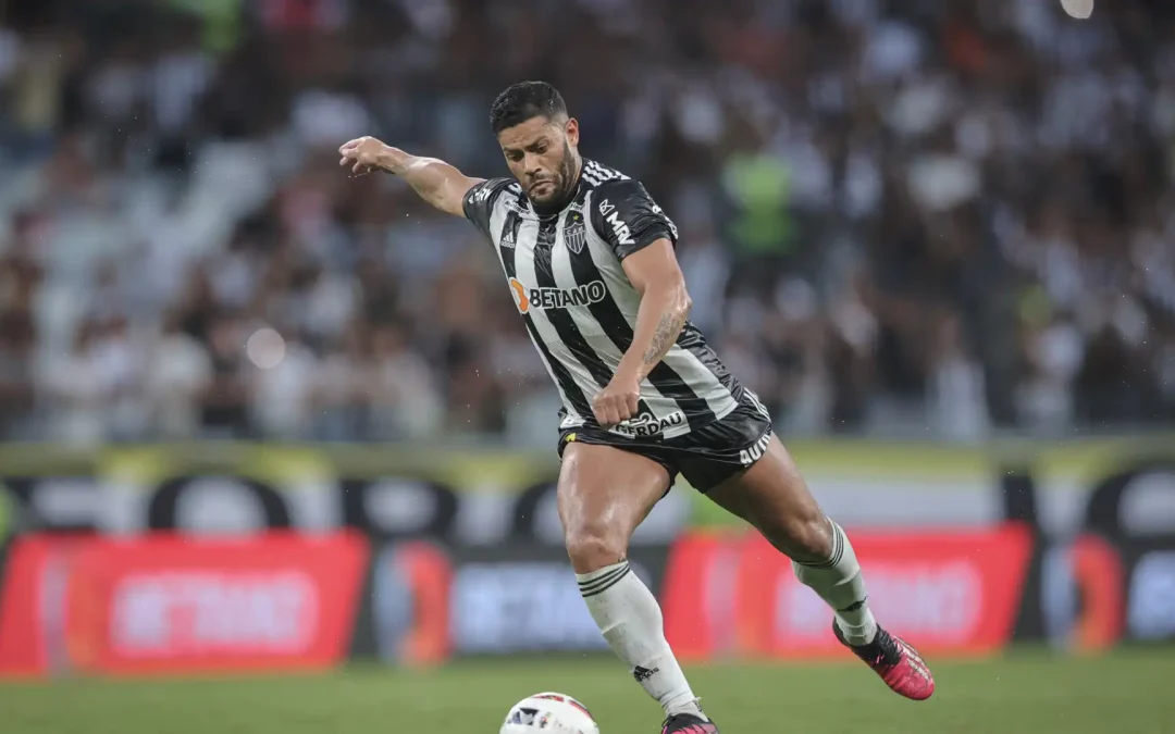 Atlético-MG deve ter retorno de Hulk e Paulinho contra Grêmio; Cadu tem lesão no joelho