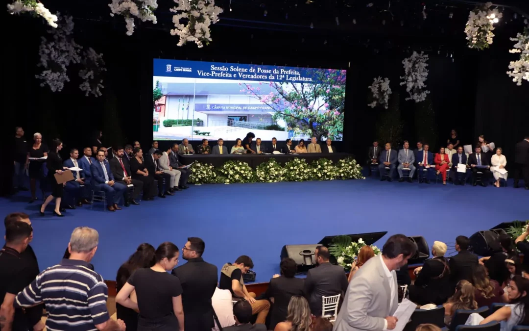 Vereadores, prefeita e vice são empossados em Campo Grande