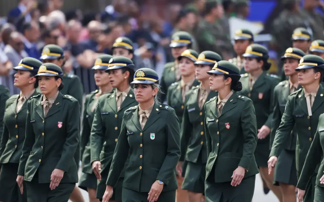 Sete mil mulheres se alistam no serviço militar em 2 dias