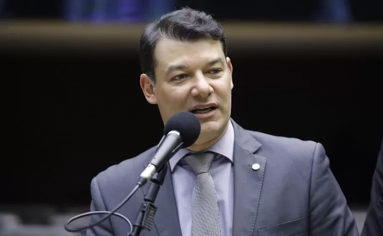 Proposta susta novas regras para a revalidação de diplomas obtidos em universidades estrangeiras