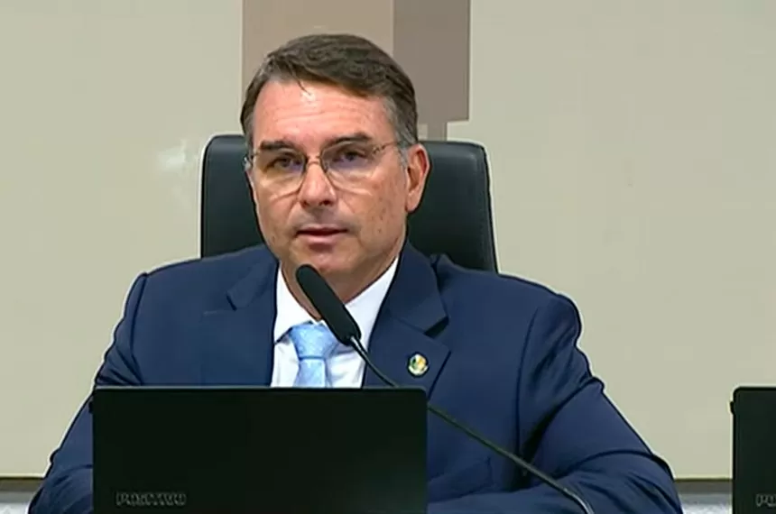 Flávio Bolsonaro quer definir crime de ‘domínio de cidades’ na CSP