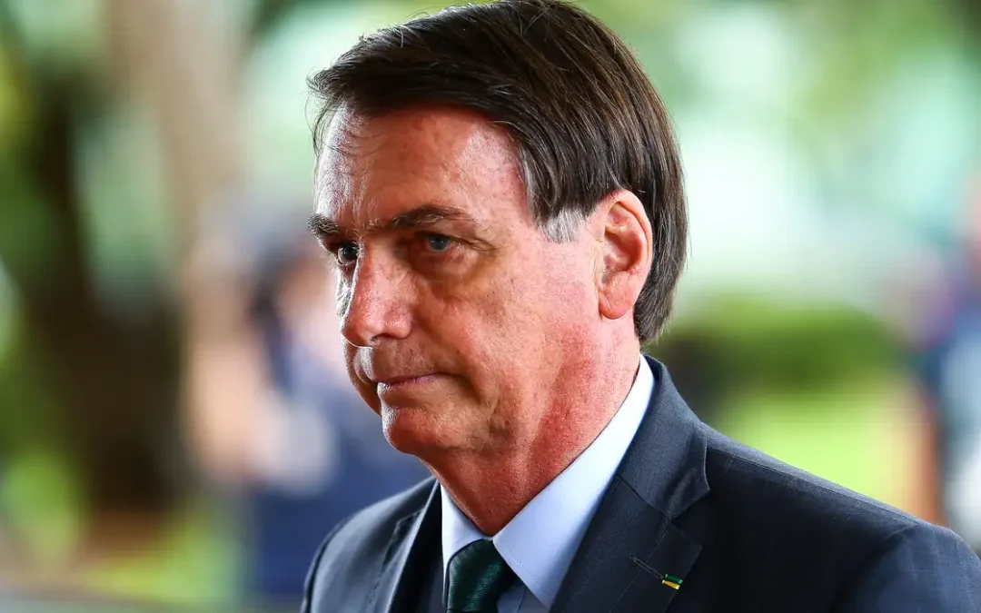 Bolsonaro aciona STF para impedir Dino e Zanin em ação sobre golpe