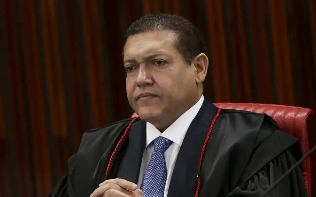 Nunes Marques vota contra recurso de Bolsonaro e Braga Netto