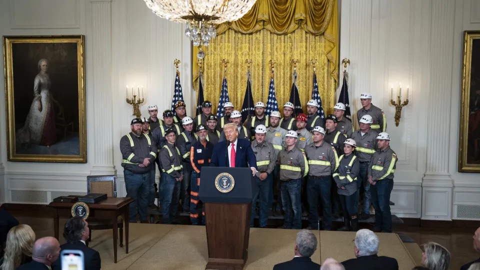 Trump quer apoiar IA com energia gerada com carvão