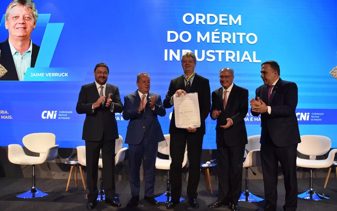 Diretor da Fiems e secretário de MS são homenageados pela CNI em Brasília