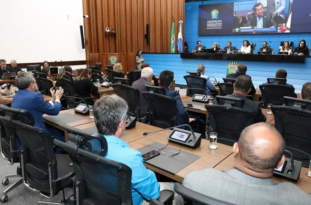 Violência e ausência de políticas públicas pautam debate sobre Enfermagem
