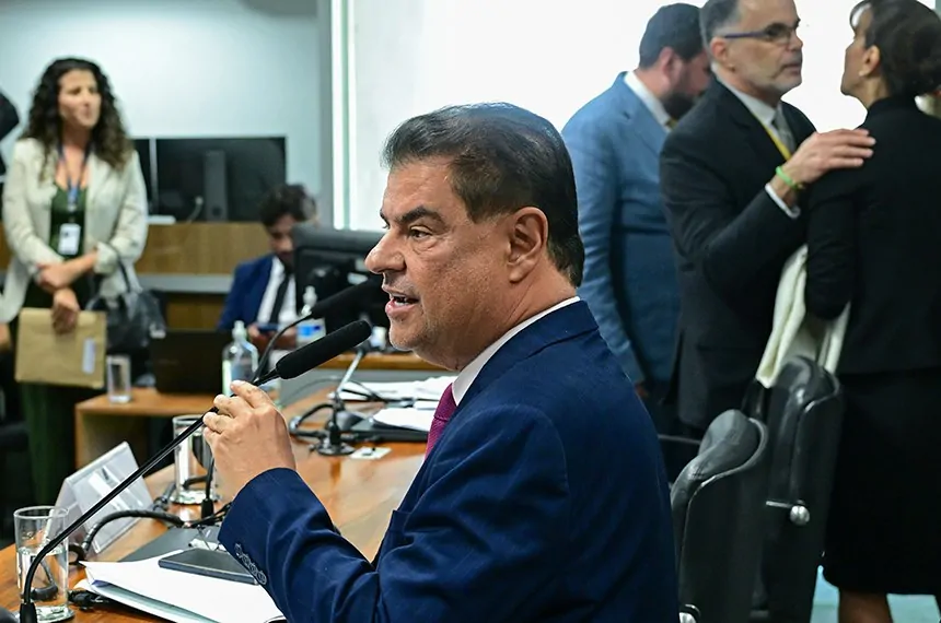 CRE aprova convite a ministro da Defesa e comandantes das Forças Armadas