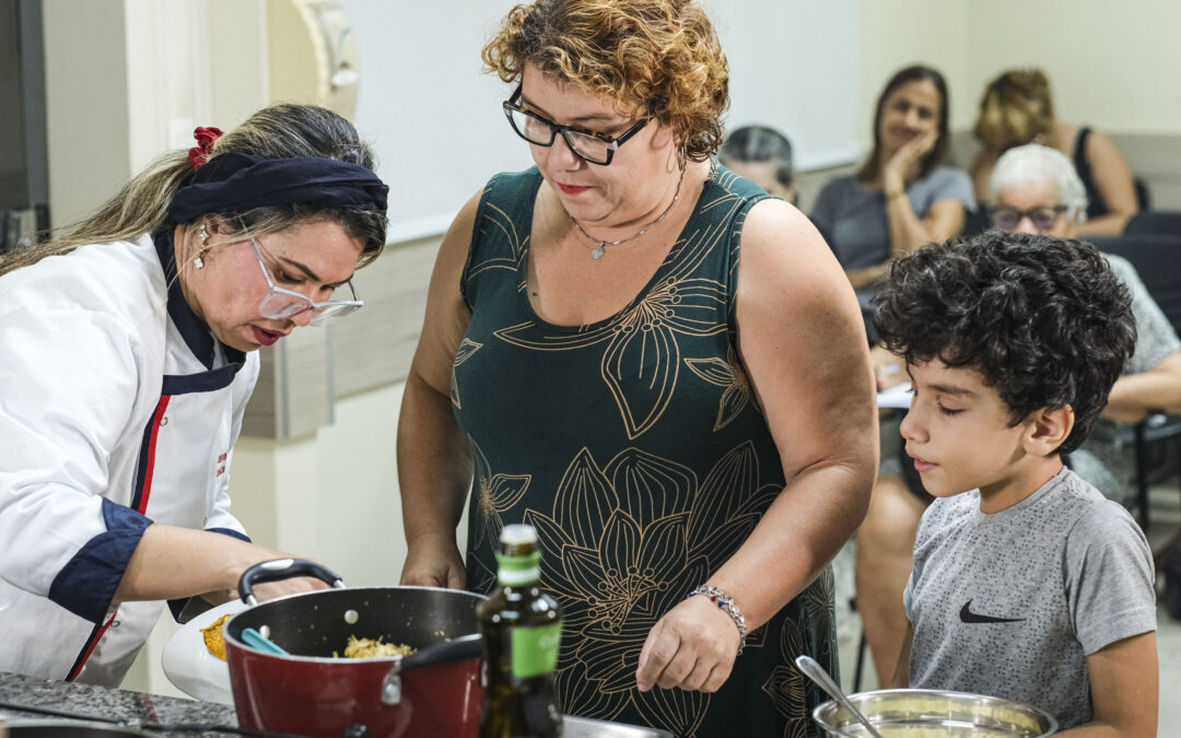 No Abril Azul, Cozinha Experimental realiza oficina de culinária funcional para famílias atípicas