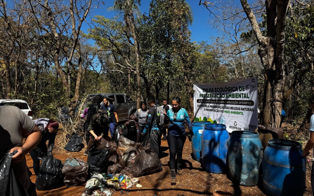 Mais de 40 voluntários limpam o Céuzinho, e Maicon dispara: “A população está fazendo a parte dela”