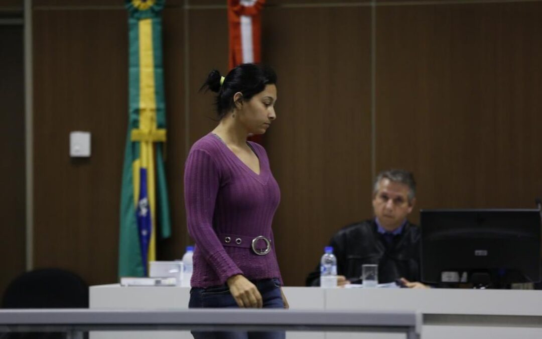 Ela denunciou 20 vezes, não recebeu proteção e acabou absolvida após matar o perseguidor